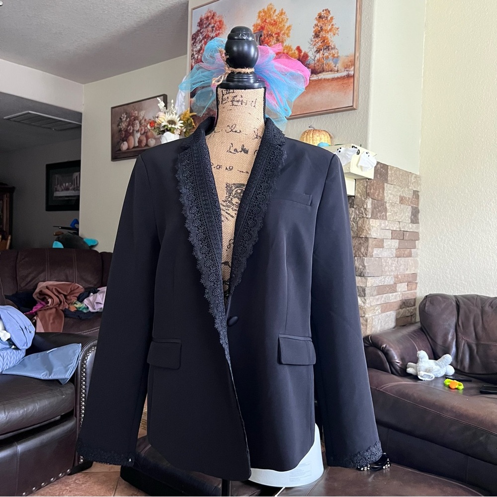 Elegant Black Blazer with Lace Trim